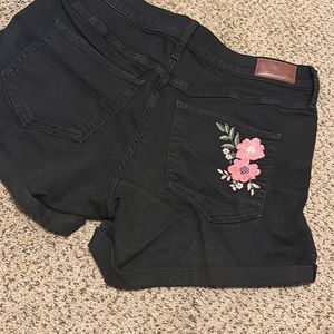 Hollister High rise Midi Short “size 15”